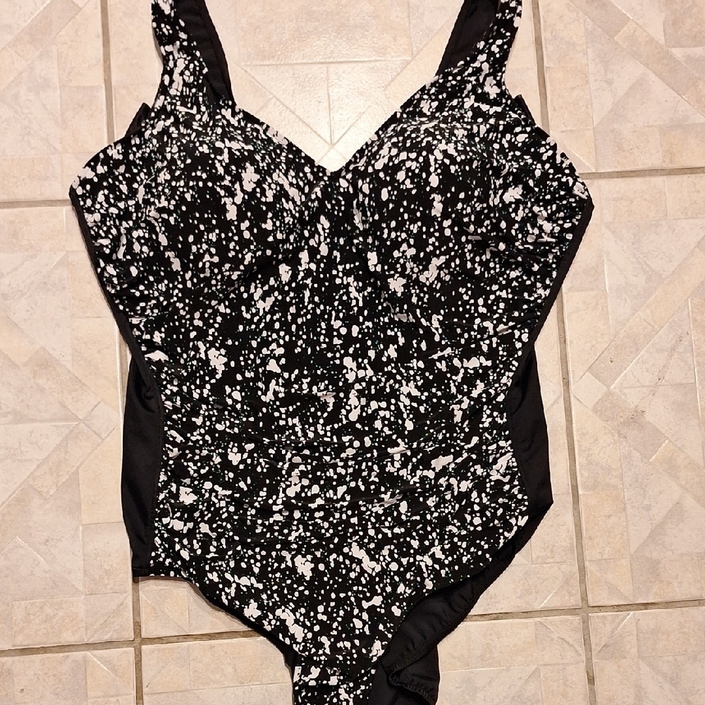 t Womens Miraclesuit One Piece Built In Bra Swimsuit Size 26W